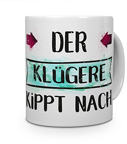 printplanet Tasse mit Spruch: Der Klügere kippt nach - Kaffeebecher, Mug, Becher, Kaffeetasse - Farbe Weiß