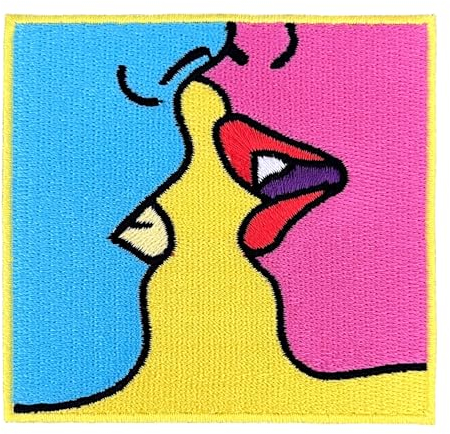 Urbanski Patch Küssende Frauen kissing Women Pop Art zum Aufbügeln 7,4 x 7,8 cm | Aufnäher Applikation Bügelbild
