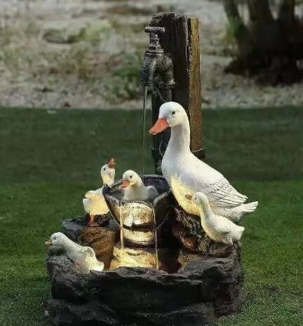 Yuehuamech Solar Enten Statue Garten Ornamente Outdoor Wasser Brunnen Ente Statue Landschaftsbau Dekoration mit solarbetriebenen LED- Leuchten für Terrasse Balkon Hof Rasen