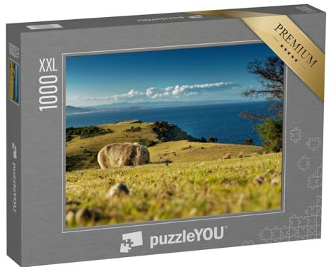 Puzzle 1000 Teile XXL „Maria Island, Tasmanien: EIN Wombat sucht Nahrung, hinter ihm die Küste“ – aus der Puzzle-Kollektion Wombats, Exotische Tiere & Trend-Tiere