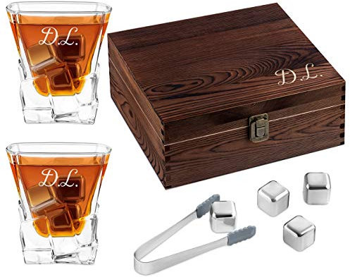 Maverton Whisky Steine Set - in Holzbox mit Gravur - 8 Eiswürfel & 2 Whisky Gläser mit Initial - wiederverwendbar - Geschenke für Männer - personalisierte Geschenke - Initialen