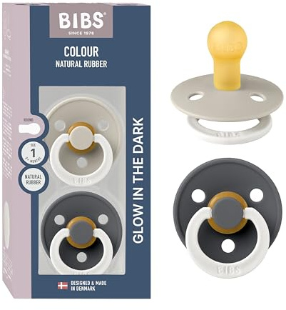 BIBS Colour Glow Schnuller 2er-Pack. BPA-frei. Leuchtet im Dunkeln. Kirschform Nippel. Naturkautschuk/Latex. Hergestellt in Dänemark. Größe 1 (0-6 Monate). Sand Glow/Iron Glow