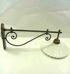 Lampada da parete interno esterno in ottone con piatto ceramica bianco