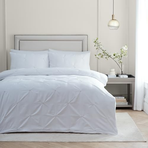Paoletti Elysia Duvet Cover Set – Luxury 200 Thread Count Cotton Pinch Pleat Embroidered Bedding Set (Champagne - Super King)