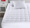 Utopia Bedding Queensize-Matratzenauflage, gesteppter erstlassiger Matratzenschoner, mit tiefer Tasche, dehnbar auf bis zu 40,6 cm, schön ausgepolsterte Pillowtop-Matratzenauflage (152,4 x 203,2 cm