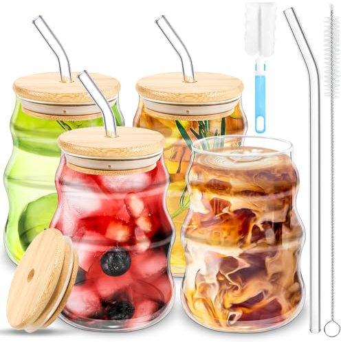 BUOAZR Lot de 4 Verres à Café, 530ml Tasses à Cappuccino Verre, Tasses à Latte Macchiato en Verre avec Couvercle, Verres à thé Ondulés avec Paille de Verre et Brosse, pour Bière, Lait, Eau, Jus, Café