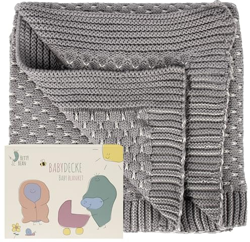 Betty Bean Babydecke Baumwolle grau - gestrickt, 80x100 cm, weich & atmungsaktiv, Öko-Tex Zertifiziert, Kuscheldecke für Jungen & Mädchen in Geschenkbox