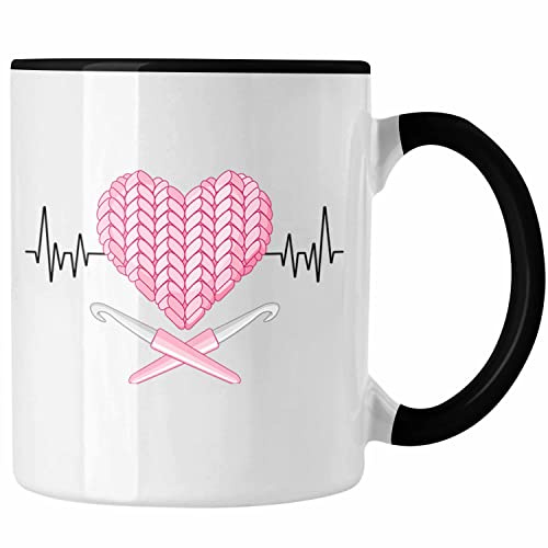 Trendation - Häkeln Stricken Herzschlag Tasse Geschenk für Oma Mutter Stricken Hobby Geschenkidee (Schwarz)