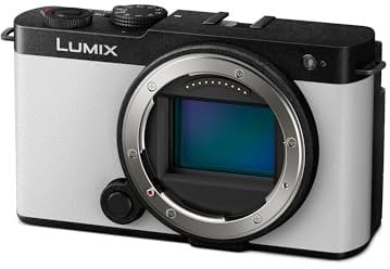 Panasonic Lumix DC-S9E-W Videocamera mirrorless Full Frame Open Gate per vlogging, 24,2 MP, video 6K/4K, PDAF 779 punti, stabilizzazione dell'immagine, WiFi 5Ghz, Bianco Fumo, Corpo Macchina