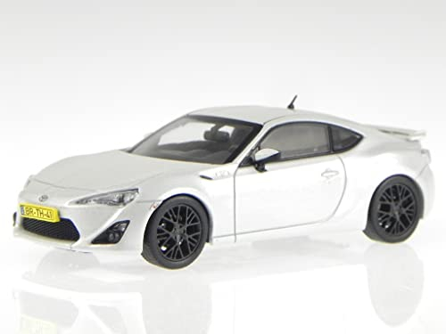 Toyota GT86 weiss mit Spoiler Modellauto 43002 Triple9 1:43