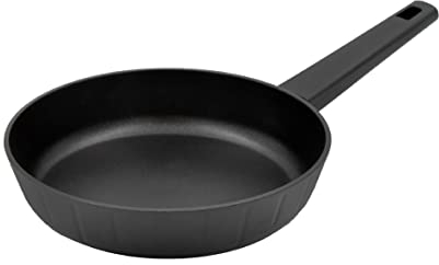 Blackmoor Neuvo Bratpfannen, schwarz, antihaftbeschichtet, 5-lagiges Kochgeschirr, alle Herdarten einschließlich Induktion, Gas und Elektro, 100% recycelter Körper und weicher Griff (24 cm)