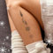 Inkster Tattoo - Tanne mit verschiedenen winterlichen Elementen vegane & wasserfeste Temporäre Tattoos für Erwachsene - EU-Kosmetikzertifizierte Farbe - revolutionäres 2 Wochen Tattoo