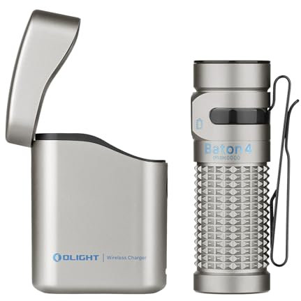 OLIGHT Baton 4 kit Mini LED Taschenlampe Wiederaufladbare mit dimmbarem Ladecase, Handlampe bis zu 190 Tage Laufzeit, 1300Lm 170m Leuchtweite superhell klein Flashlight für Alltag, IPX8 Ti