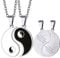 GoldChic Yin-Yang-Puzzle-Anhänger Amulett mit Motiven-Gravur Edelstahl Chinesischer Stil Yin-Yang-TaiChi Anhänger Halskette in 2 PCS mit 51cm+5cm Kette in Silber für Damen Frauen Herren Männer