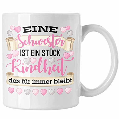 Trendation - Eine Schwester Ist Ein Stück Kindheit Tasse Geschenk Beste Schwester Geburtstag Spruch (Weiß)