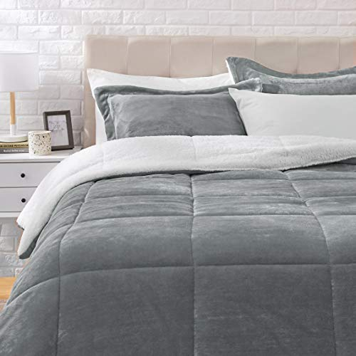 Amazon Basics 3-teiliges Daunen-Bettwäsche-Set, ultraweiches Micromink-Sherpa-Bettzeug-Set, Steppdecke 264 x 229 cm & 2 Kissenbezüge 51 x 91 cm, Kohlefarben, einfarbig