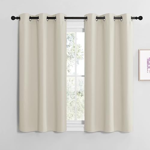 NICETOWN Verdunklungsvorhänge Beige Gardinen 2er Set H120 x B107 cm Blickdichter Vorhang mit Ösen Vorhänge Wohnzimmer Kurz Fenstergardinen Modern Thermal Curtains, Hellbeige H120 x B107 cm