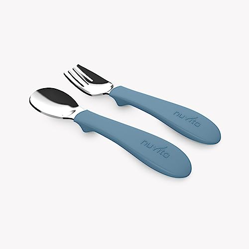 Nuvita 8472 | Set di Posate in Acciaio Inossidabile con Manico in Silicone | Kit di Posate di Alta Qualità con Impugnature in Silicone per un'esperienza Piacevole e Pratica | Powder Blu
