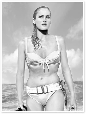 Posterlounge Ursula Andress Poster | 30 x 40 cm Schwarz-Weiß Wandbilder Wanddeko