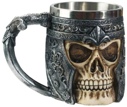 Krug Tasse Totenkopf mit verziertem Helm