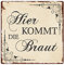 Interluxe 20x20cm METALLSCHILD Shabby Hier KOMMT DIE Braut * BEIGE * Hochzeit Vintage Deko Geschenk Standesamt