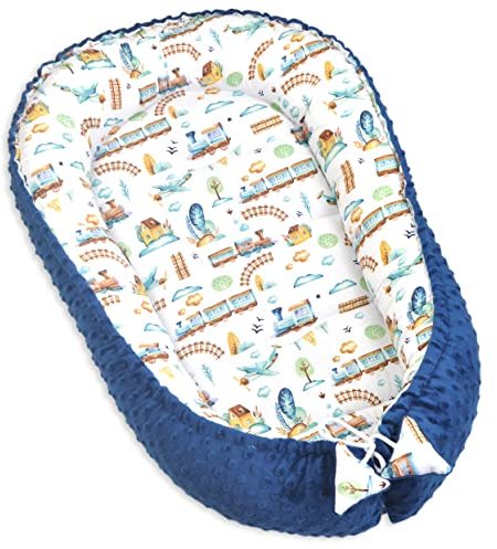 PIMKO Babynest 2seitig Minky Babynestchen für Baby Kuschelnest Babykokon für Säuglinge und Neugeborene Nestchen geeignet für Zuhause 55 x 90 cm (Blauen Zug)
