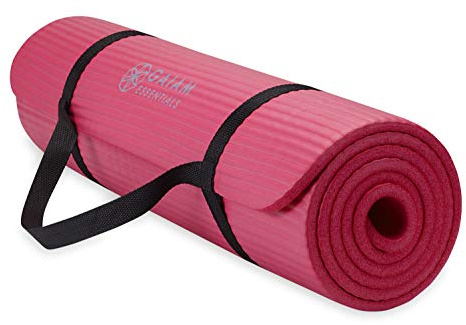 Gaiam Essentials, dicke Yogamatte, Fitness- und Trainingsmatte mit leicht zu verwendendem Yogamatten-Tragegurt, 183 cm L x 61 cm B x 1 cm dick, Rosa
