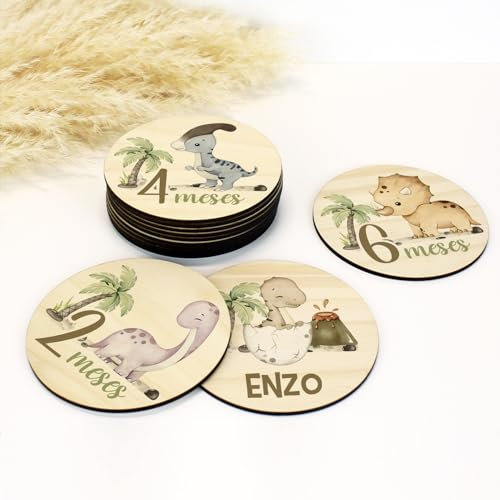 DEHOME - Placas Cumplemes Personalizadas con Nombre - Tarjetas Hito Bebé Madera Pino Natural 4mm - Impresión Directa sobre la madera - Regalo para Recién Nacido Hecho en España (Dino, Español)