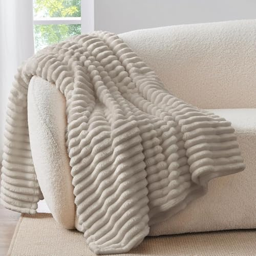 BEDELITE Fluffy Fleece Blanket Cosy Soft Throw, 274x229 cm, Linen Beige | Large, Striped Design, Decorative for Sofa Bed Couch, Warm Gifts for Women and Girls