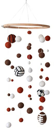 your castle Baby Mobile aus Filz, Handgearbeitet, fairer Handel, nachhaltige Deko aus Filz, Babyzimmer Deko für Mädchen & Jungen, zum Aufhängen über Wickeltisch Babybett Laufstall - Sportbälle