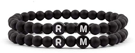 Milosa Partnerarmänder - 2er Set | personalisierte Armbänder mit Initialen, Pärchen-Armband mit schwarzen Perlen und zwei Buchstaben, Freundschaftsarmband, couple bracelet, Geschenk für Freund