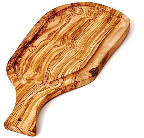 DAS OLIVENHOLZBRETT® Schneidebrett aus Olivenholz mit Saftrille und Griff im Naturschnitt/Steakbrett aus Olivenholz/Servierbrett/Käsebrett rustikal ca. 45-48 cm lang