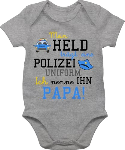 Shirtracer - Baby Body Kurzarm - Sprüche - Mein Held trägt eine Polizeiuniform - Polizist Geschenk zur Geburt