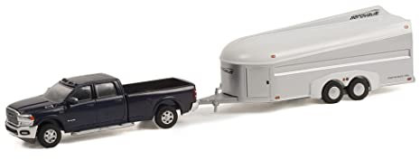 Greenlight 32240-D Anhängerkupplung & Abschleppkupplung Serie 24 - 2021 Ram 3500 Laramie Crew Cab im Maximum Steel Metallic Clear mit Aerovault MKII Anhänger in Weiß und blankem Aluminium Maßstab 1/64