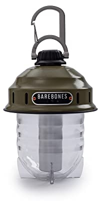 Barebones Beacon Hängelampe – Olivgrün Wiederaufladbare LED Campinglaterne mit Einstellbarer Helligkeit – Wetterfeste Hängelaterne im Vintage-Stil für Outdoor-Abenteuer und ganzjährige Nutzung