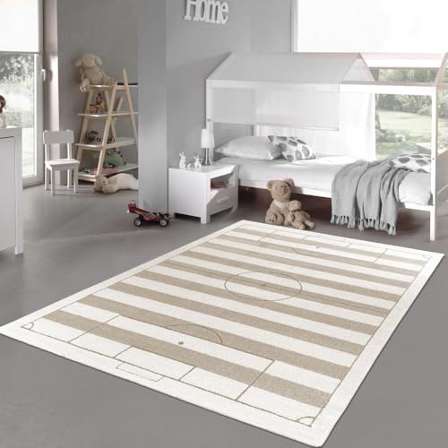 Teppich-Traum Kinderteppich Fußballfeld Creme Beige 140x200 cm | Für Fußballfans, Hoch-Tief-Effekt, weicher Flor, pflegeleicht, strapazierfähig, OEKO-TEX, Kinderzimmer, 14 mm Florhöhe