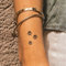 Inkster Tattoo - Pfote Trio ausgefüllt | vegane & wasserfeste Temporäre Tattoos für Erwachsene - EU-Kosmetikzertifizierte Farbe - revolutionäres 2 Wochen Tattoo | Premium Klebetattoos & Fake Tattoo