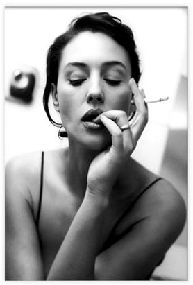 NEDOES Monica Bellucci Rauchendes Poster auf Leinwand, Schlafzimmer, Dekoration, Sport, Landschaft, Büro, Raumdekoration, Geschenk, ungerahmt, 60 x 90 cm