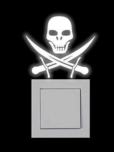 Leuchtendes Wandtattoo für Lichtschalter, sh003- selbstklebend Pirat - Totenkopf mit Säbeln - leuchtet im Dunkeln - Leuchtaufkleber, Leuchtfolie - Wandsticker nachleuchtend für Jungen