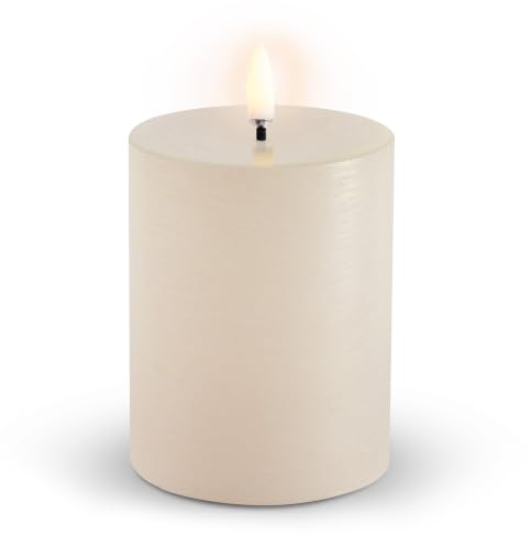 UYUNI Lighting LED Stumpenkerze Rustic 7,8 x 10 cm, Vanilla | Rustikale LED Kerze aus Paraffinwachs mit Signature Flicker Flamme, Timer und ca. 1.000 Std. Batterielaufzeit