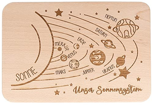 Spruchreif | Frühstücksbrettchen „Unser Sonnensystem“ | Graviertes Frühstücksbrettchen | Einschulungsgeschenk für Jungen und Mädchen | Brotbrett für Kinder | Geschenk Schulanfang Schultüte | Planeten