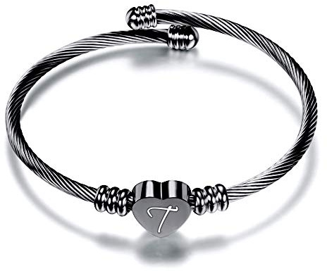 VQYSKO Armband Damen Frauen Mädchen Gravur 26 Brief Laser Beschriftung Personalisiert Edelstahl Armband Persönliche Kreatives Überraschungs Geschenk (Verpackung Box) (schwarz-T)