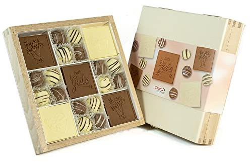 CHOCO SECRETS Pralinenbox Alles Gute“ - Geschenkbox mit 16 handgeschöpften Pralinen, 15 geprägten Schoko-Täfelchen, Geschenkidee für Jubiläen, Abschlüsse, Hochzeit, Geburtstag - verpackt in Holzbox
