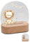 Bärenfreunde® - Personalisiertes Nachtlicht für Babys - Individuelle Nachttischlampe für Kinder - Personalisierte Geschenke Kinder - Babygeschenk - Geschenk zur Geburt (Löwe Zweige Girlande)