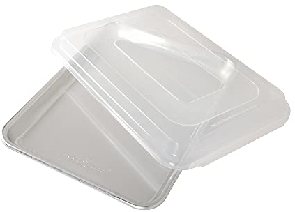Nordic Ware Naturals Baker's Quarter Sheet avec couvercle, plaque de cuisson en aluminium, ustensiles de cuisson de qualité supérieure pour cuire et réchauffer de petits repas, fabriqué aux