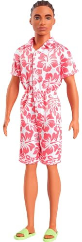 Barbie Poupée Ken Fashionistas 235 avec Cheveux Bruns tressés, Combishort Corail à imprimé hawaïen et Sandales Vertes, HYT99