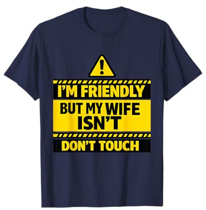 Panneau d'avertissement « I'm Friendly But My Wife Isn't Funny » T-Shirt