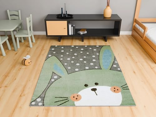 AKCILA Lima Kinderteppich Grau Olivgrün mit Hase und Punkten 140x190 cm | Teppich für Kinderzimmer, niedliches Hasenmotiv in Pastellfarben, süßer Teppich für das Kinderzimmer mit Fußbodenheizung