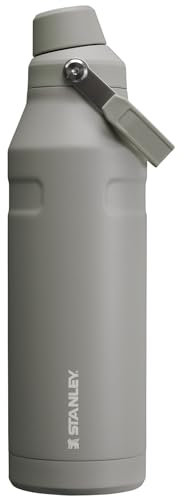 Stanley IceFlow Schnellfluss-Wasserflasche, 1,5 l, abgewinkelter Auslaufdeckel, leicht und auslaufsicher, für Reisen und Sport, isolierter Edelstahl, BPA-frei, Asche