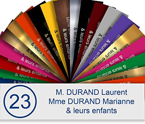 Plaque Boîte aux Lettres Avec Numéro Personnalisable De 1 À 3 Lignes – Numéro Avec Nom Gravé – Adhésive PVC – 10 x 2,5 cm (Blanc texte bleu)